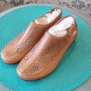 Easy Spirit women's slingbacks-NEW